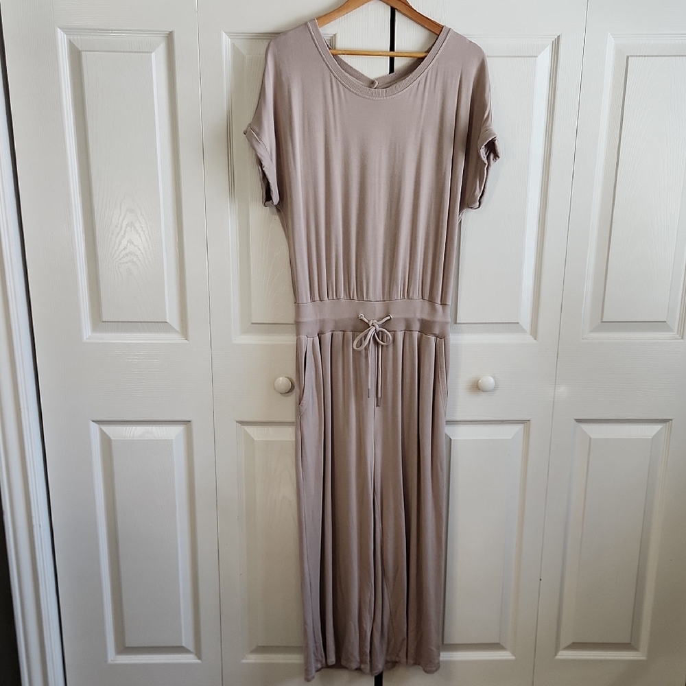 Rachel Zoe Beige Relaxed Fit Jumpsuit Size Med Wide Leg Pockets Athleisure Comfy